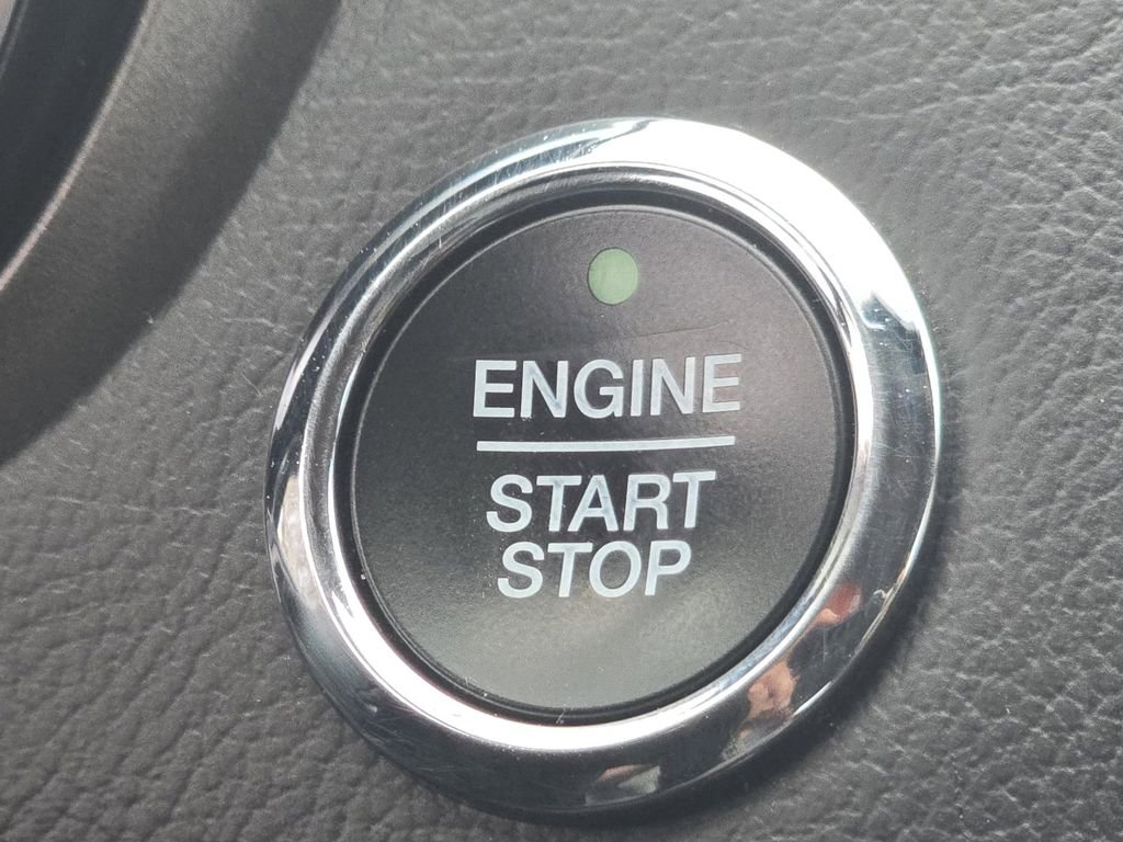 Used 2018 Ford Fusion SE w/ Fusion SE Technology Package image 32