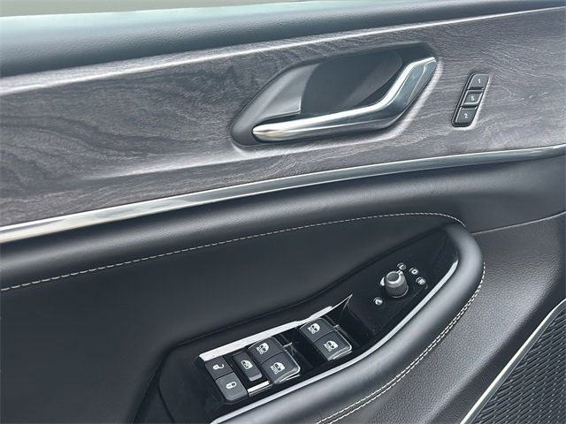 Used 2024 Jeep Grand Cherokee Overland image 25