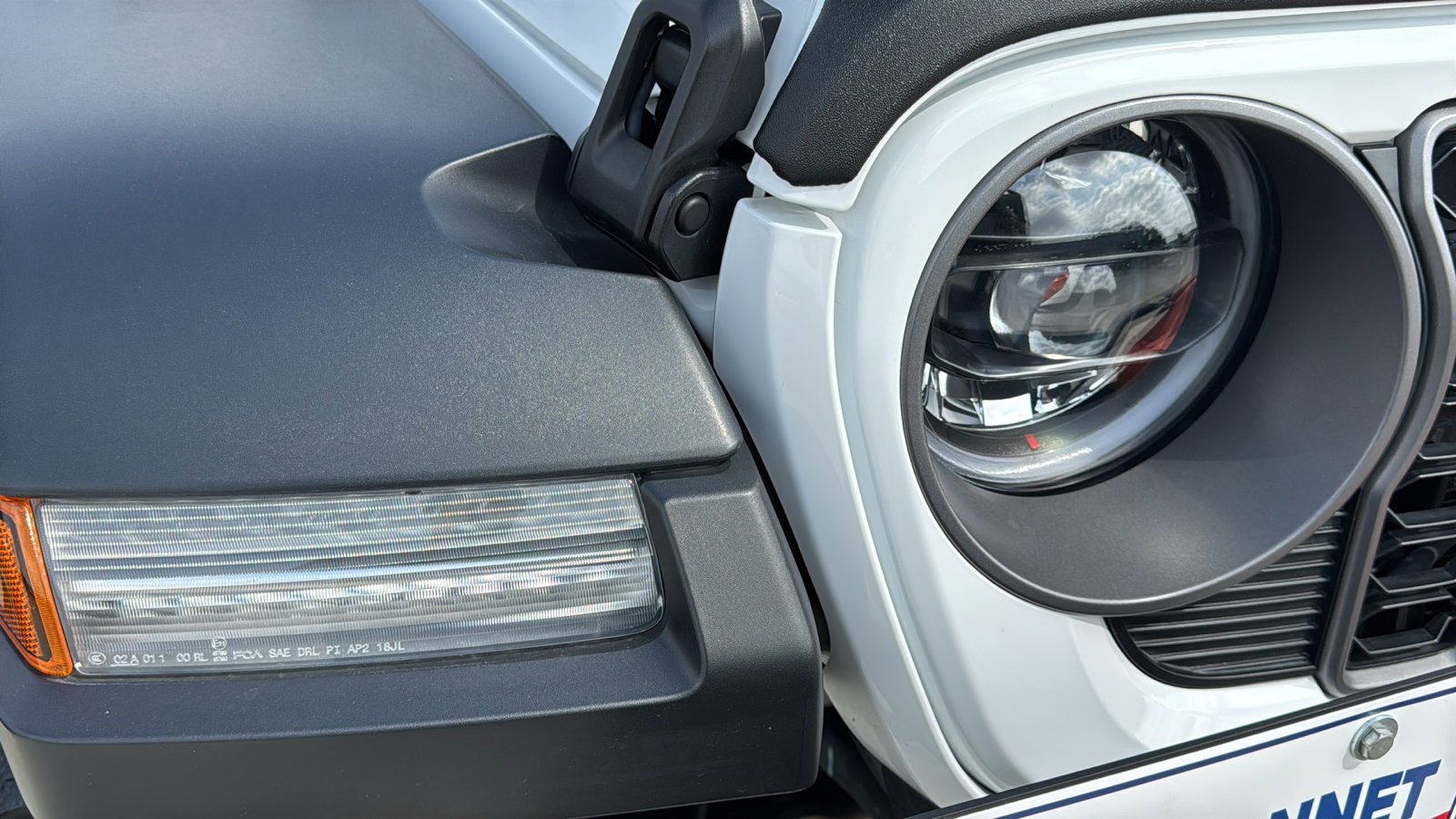 Used 2025 Jeep Gladiator Mojave w/ Safety Group image 10