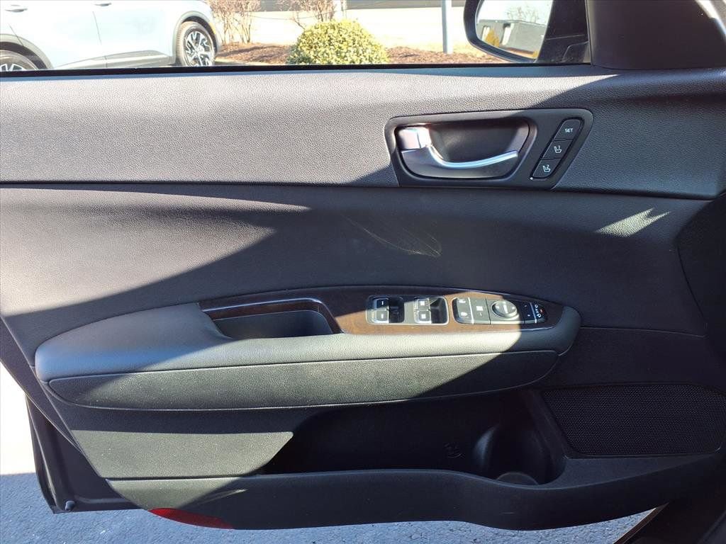 Used 2017 Kia Optima EX image 19