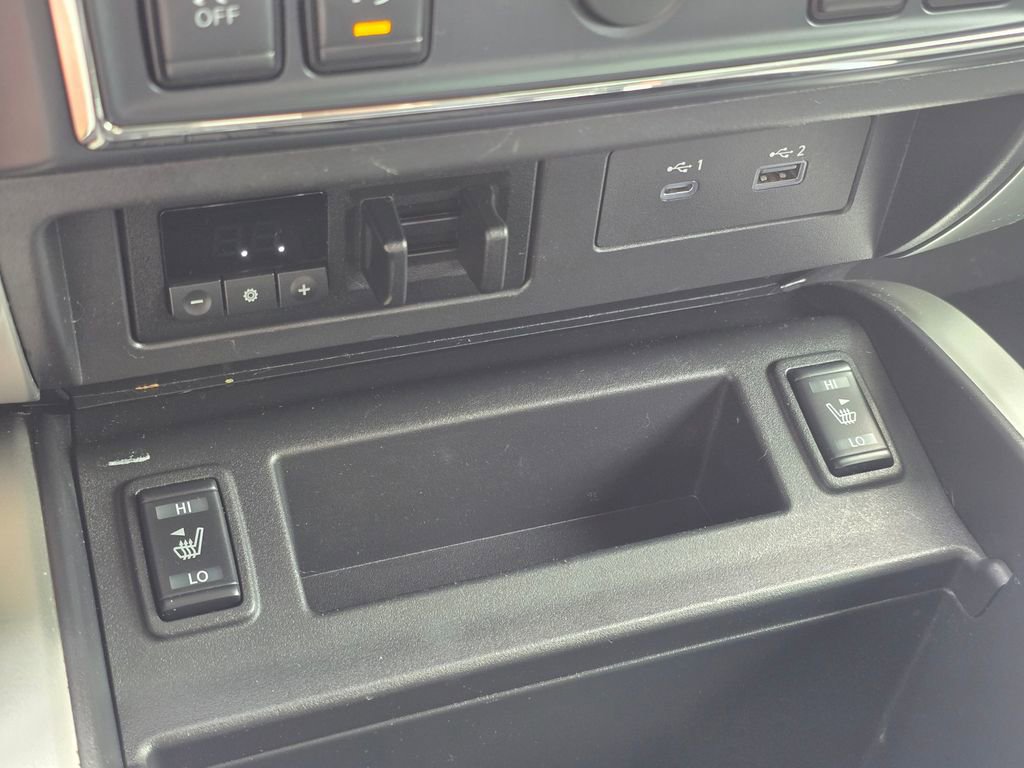 Used 2021 Nissan Titan SV w/ SV Convenience Package image 33