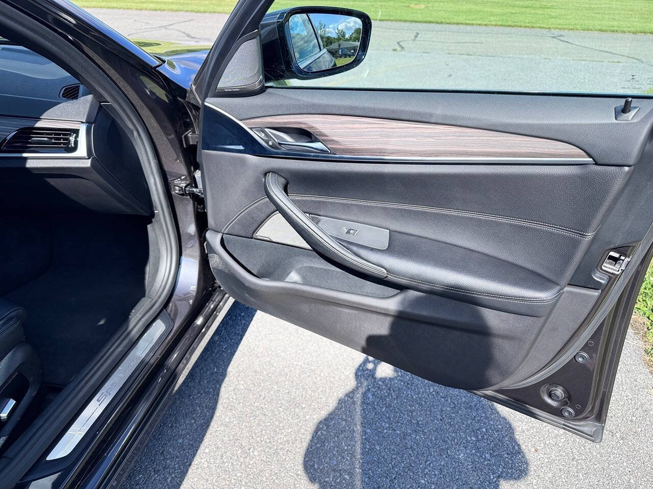 Used 2017 BMW 540i xDrive AWD/4WD image 19