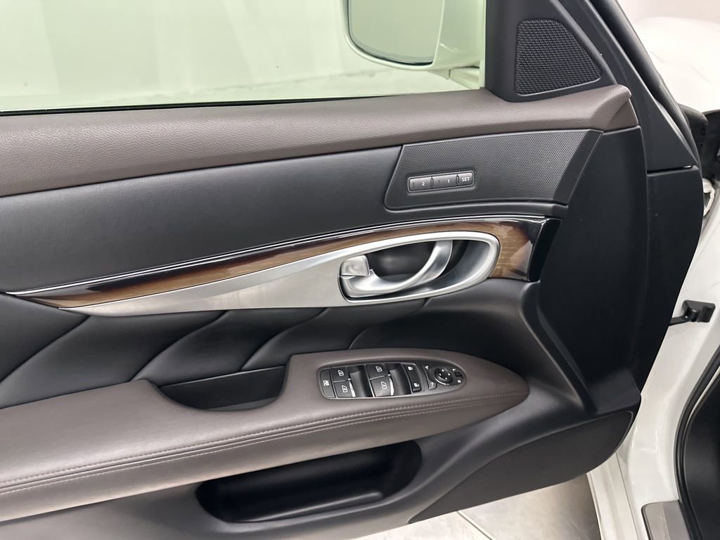 Used 2013 INFINITI M37 w/ Premium Pkg image 10