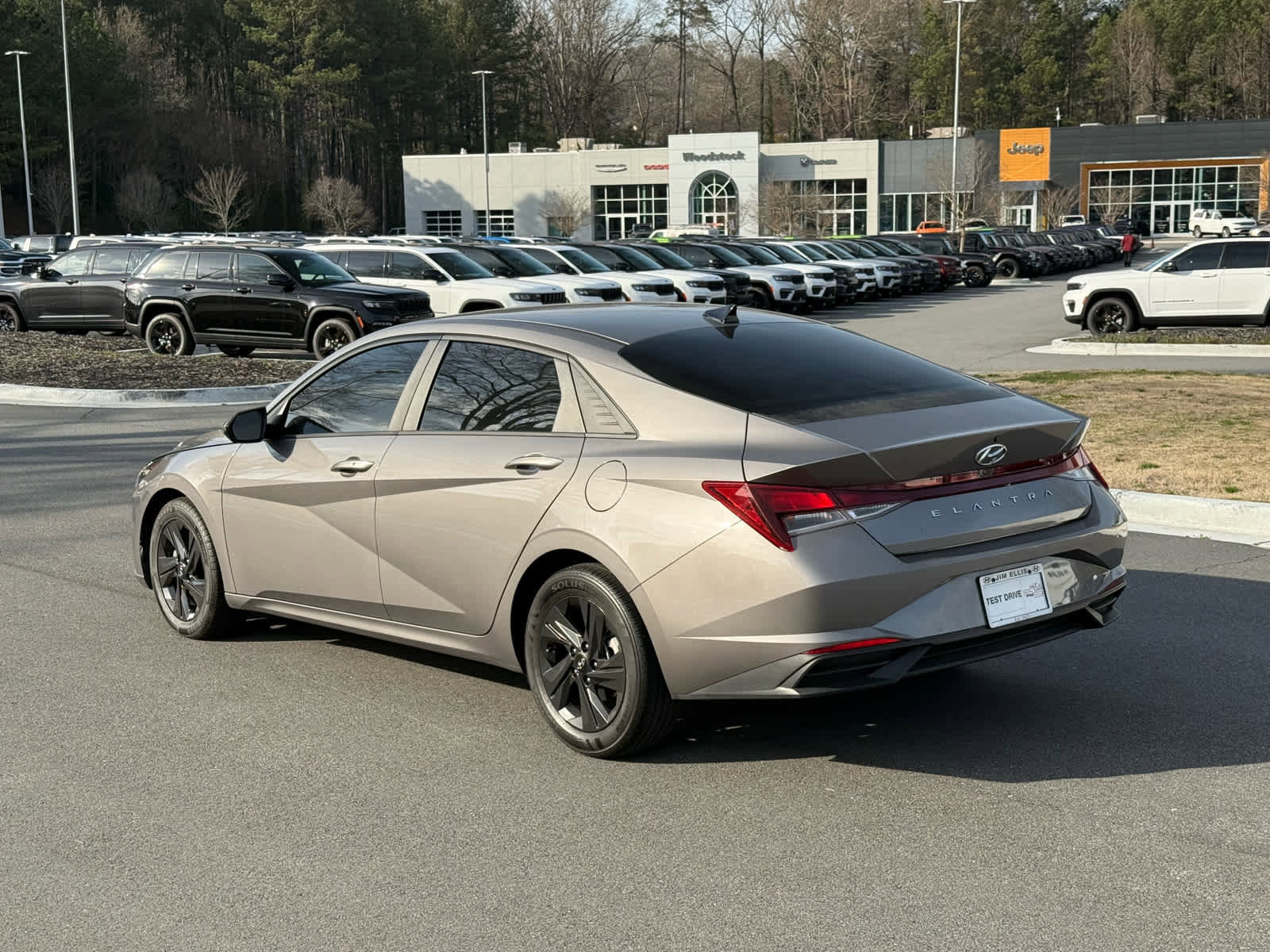 Used 2022 Hyundai Elantra SEL w/ Preferred Accessory Package image 3