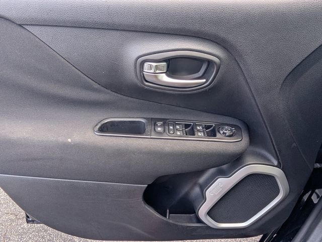 Used 2019 Jeep Renegade Latitude image 34