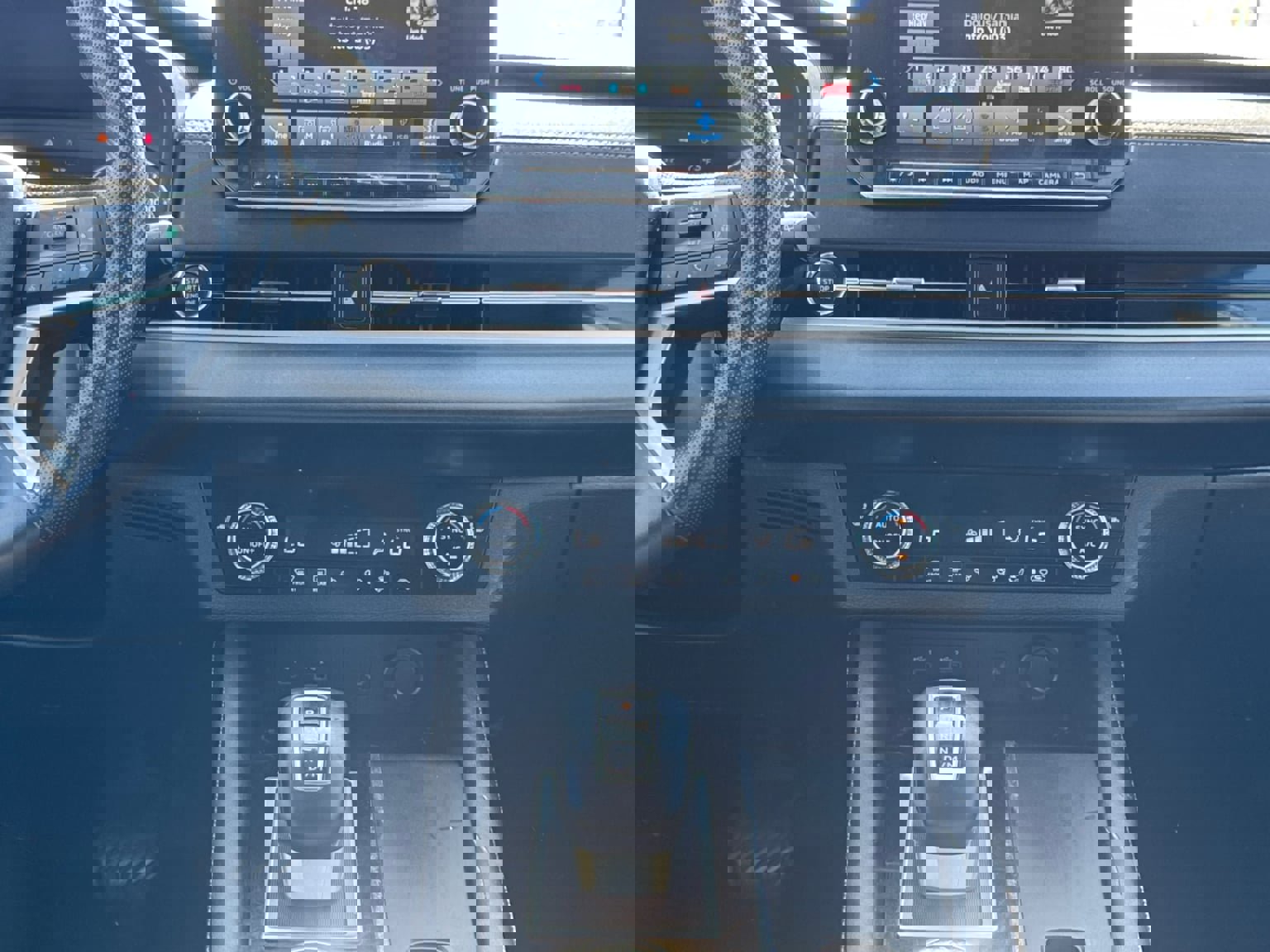 Used 2024 Mitsubishi Outlander SE image 15