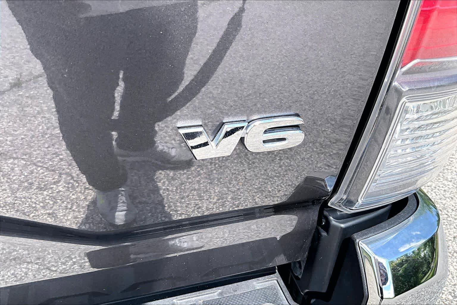 Used 2023 Toyota Tacoma TRD Off-Road AWD/4WD image 9