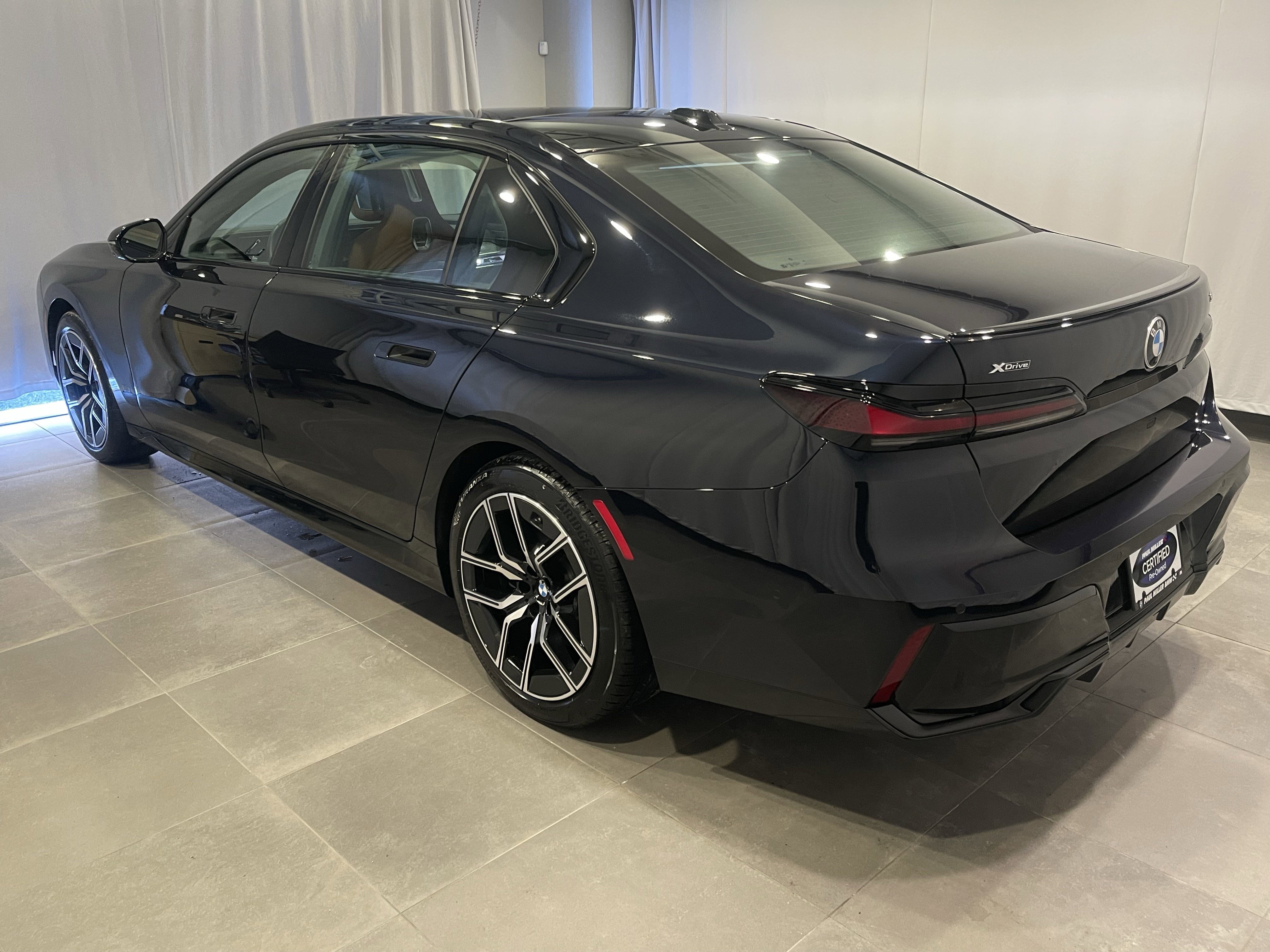 Used 2025 BMW 740i xDrive image 5