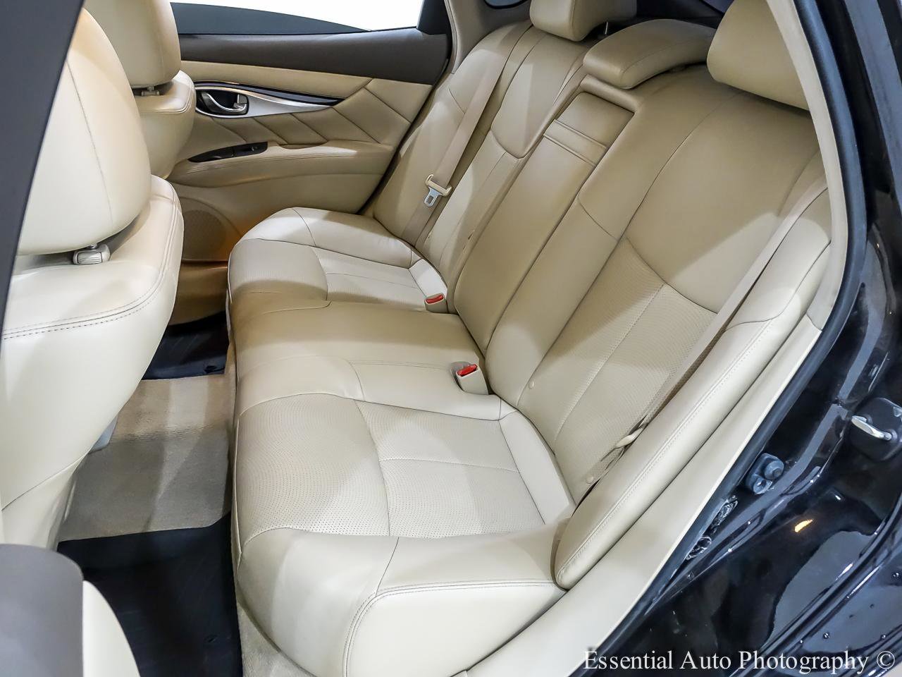 Used 2015 INFINITI Q70 3.7 w/ Technology Package AWD/4WD image 16