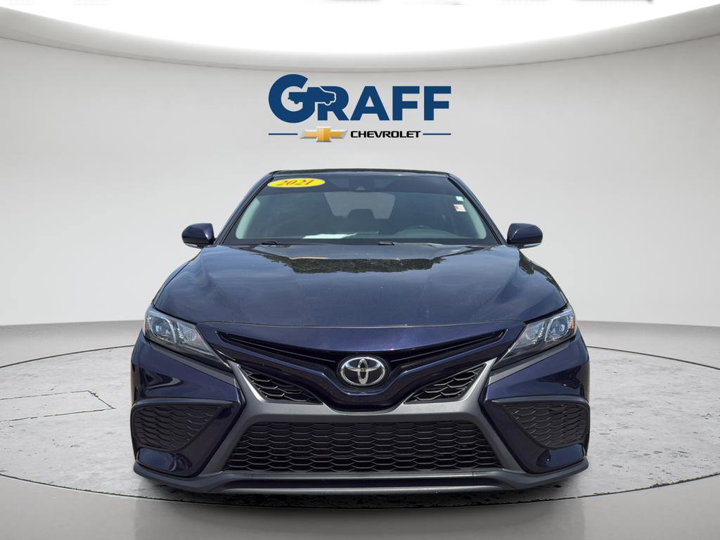 Used 2021 Toyota Camry SE w/ Cold Weather Package FWD image 12