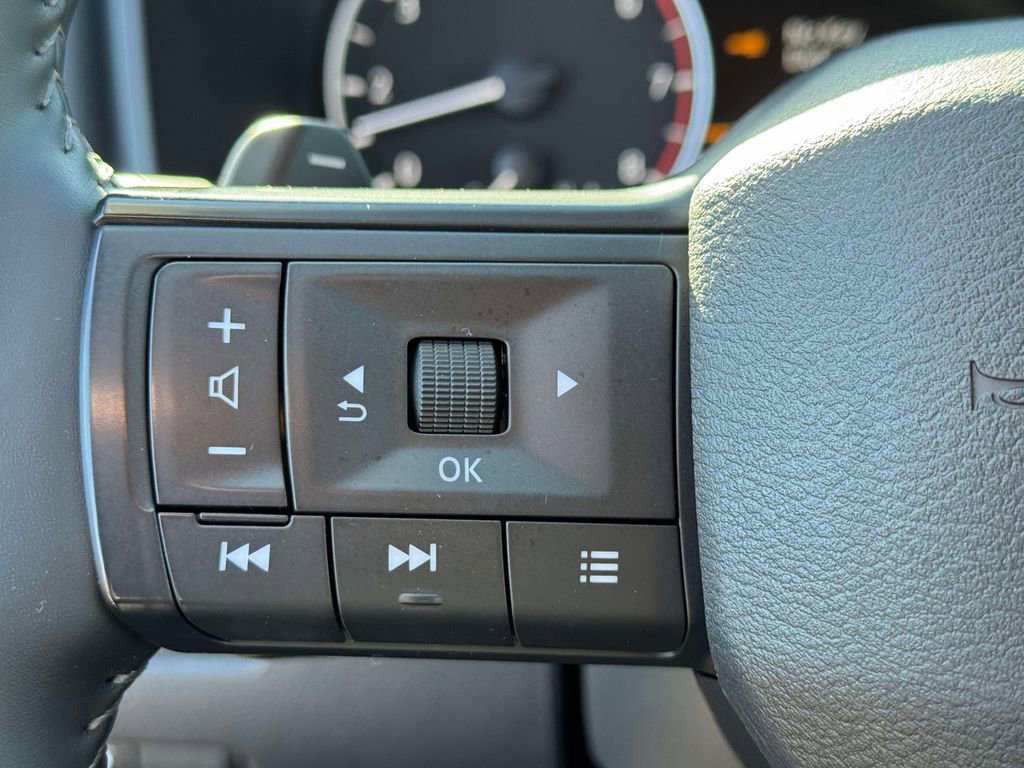 Certified 2025 Nissan Rogue SV image 21