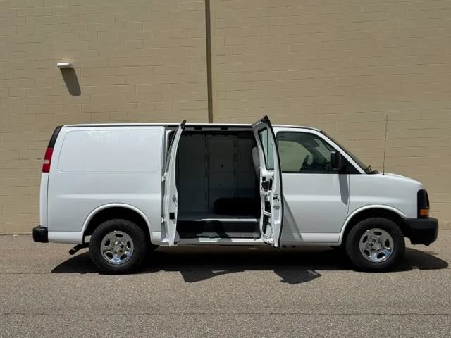 Used 2007 Chevrolet Express 1500 RWD image 4