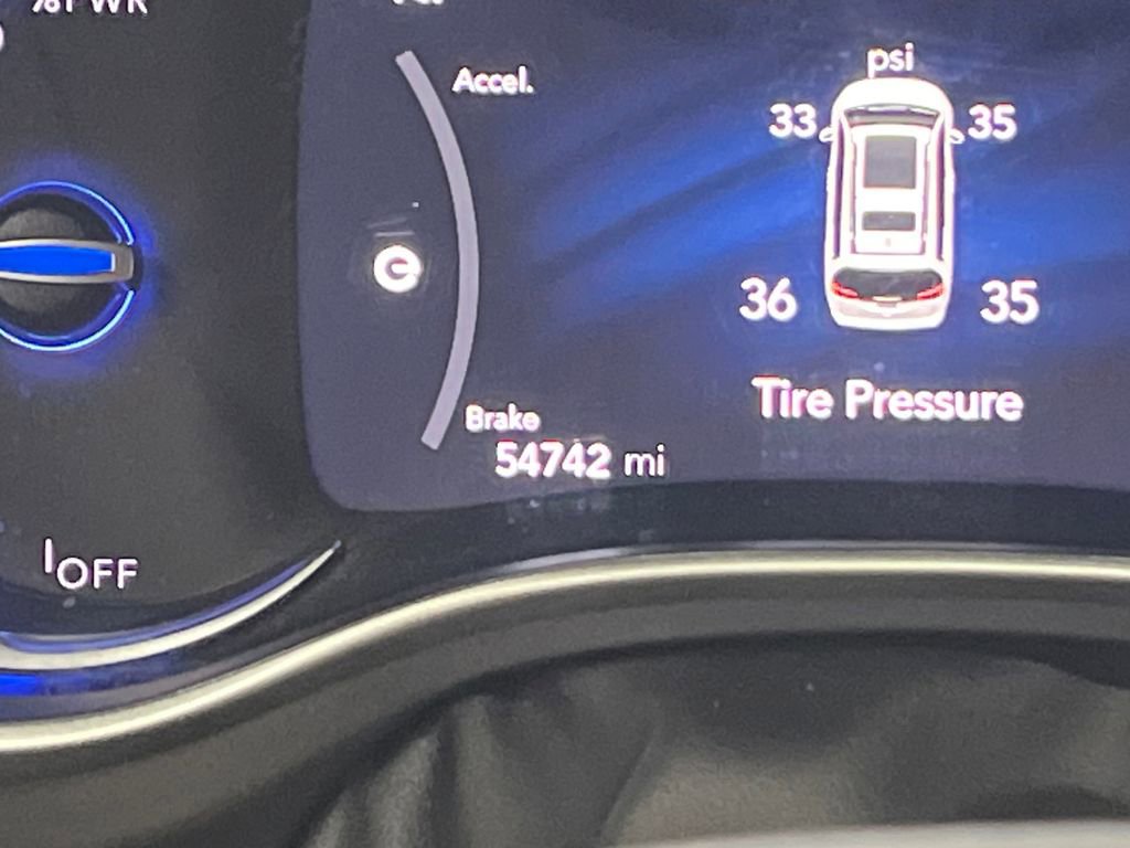 Used 2024 Chrysler Pacifica Select image 23