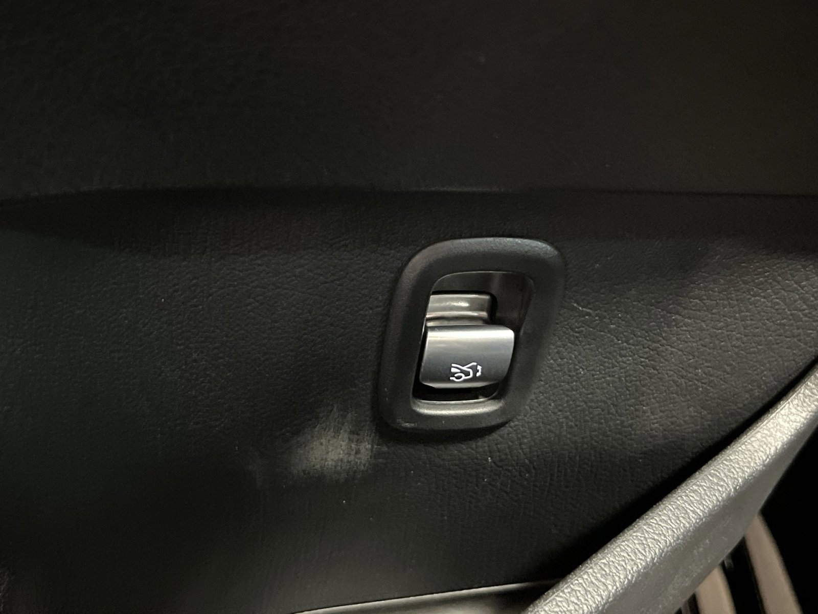 Used 2025 Mercedes-Benz C 300 Sedan image 29