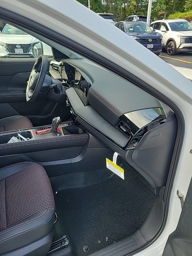 Used 2025 Nissan Kicks SR image 28