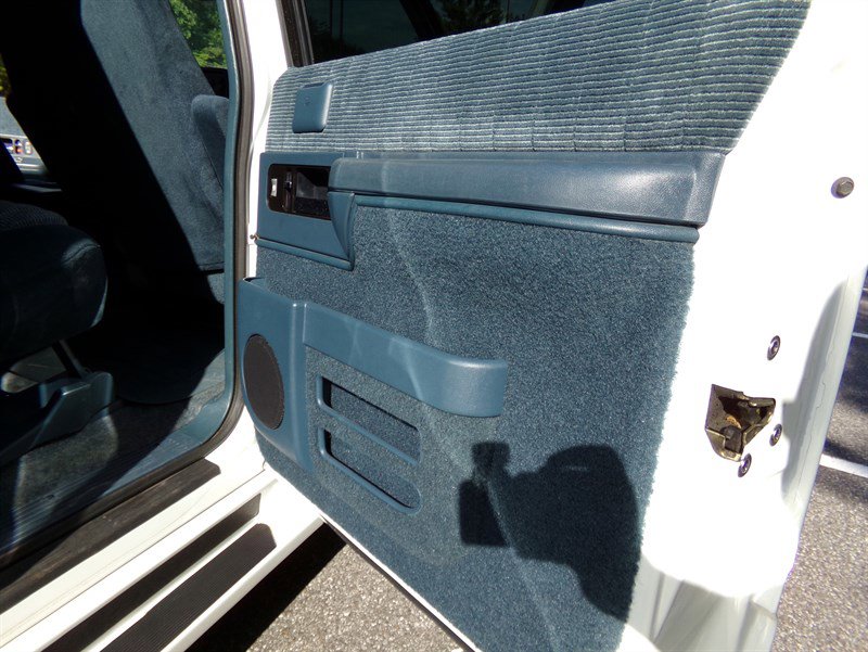 Used 1994 Chevrolet Suburban K1500 4WD image 26