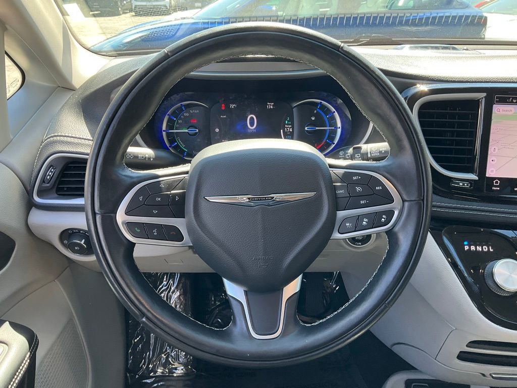 Used 2022 Chrysler Pacifica Touring-L w/ Uconnect Theater Family Group image 42