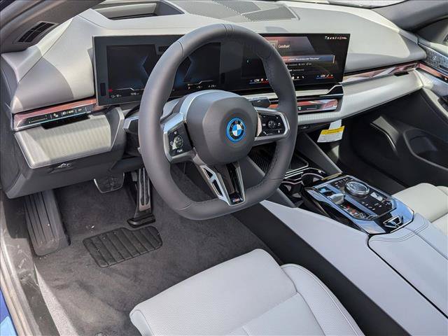 New 2027 BMW i5 M60 w/ M Sport Package AWD/4WD image 3