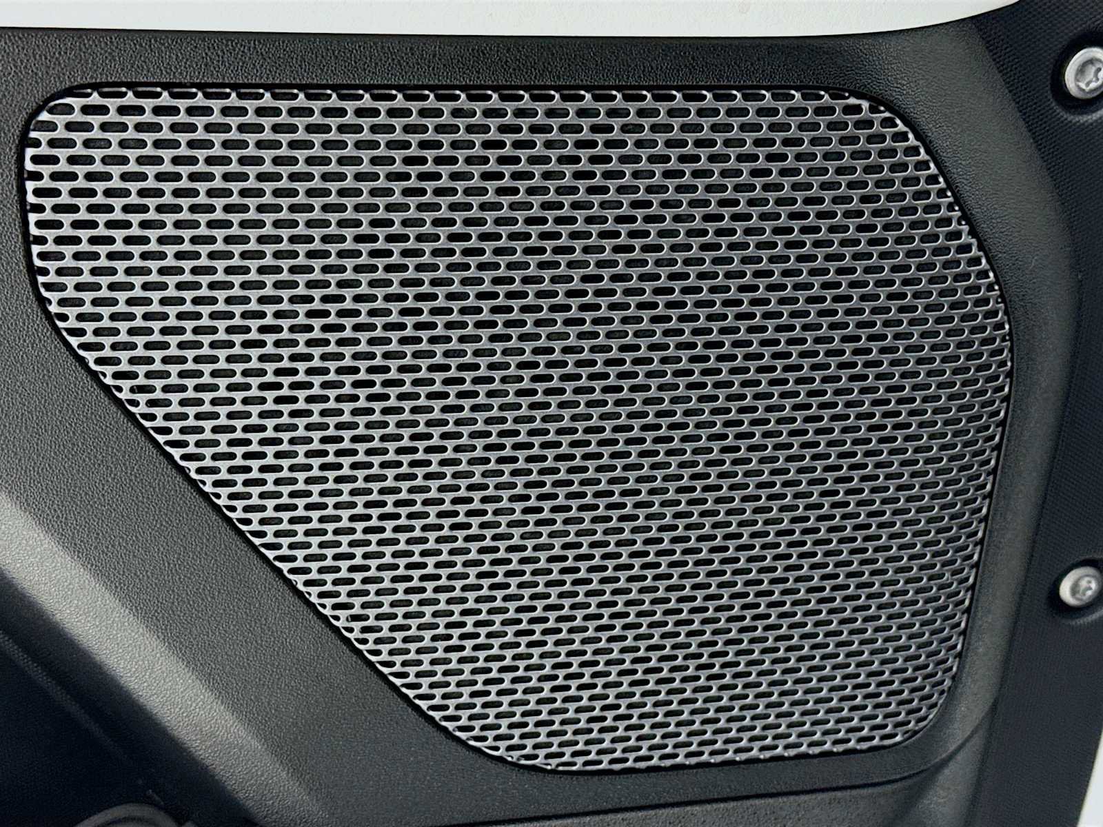 Used 2023 Land Rover Defender 110 X-Dynamic SE image 12