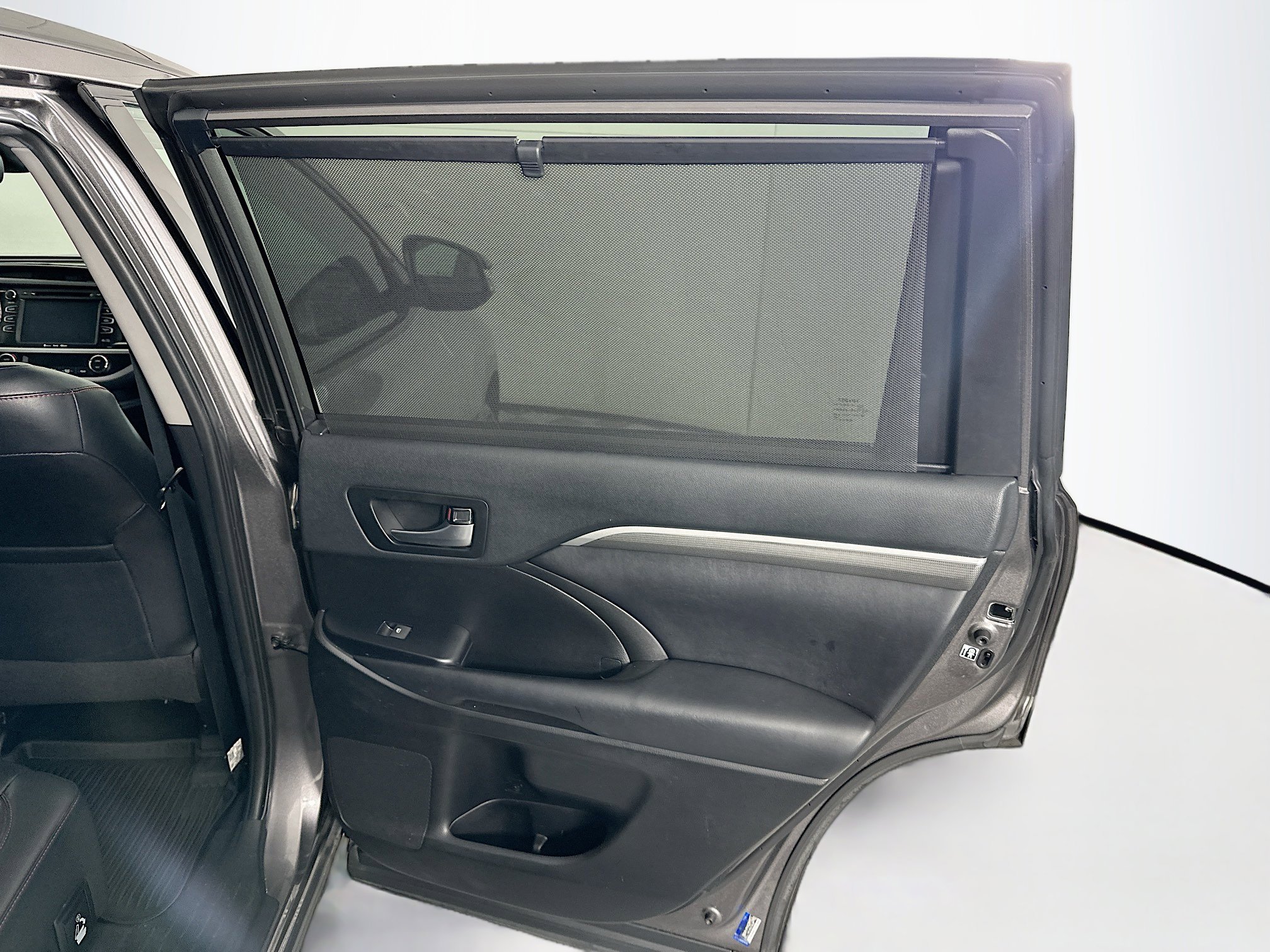 Used 2019 Toyota Highlander SE w/ Nightshade Edition AWD/4WD image 31