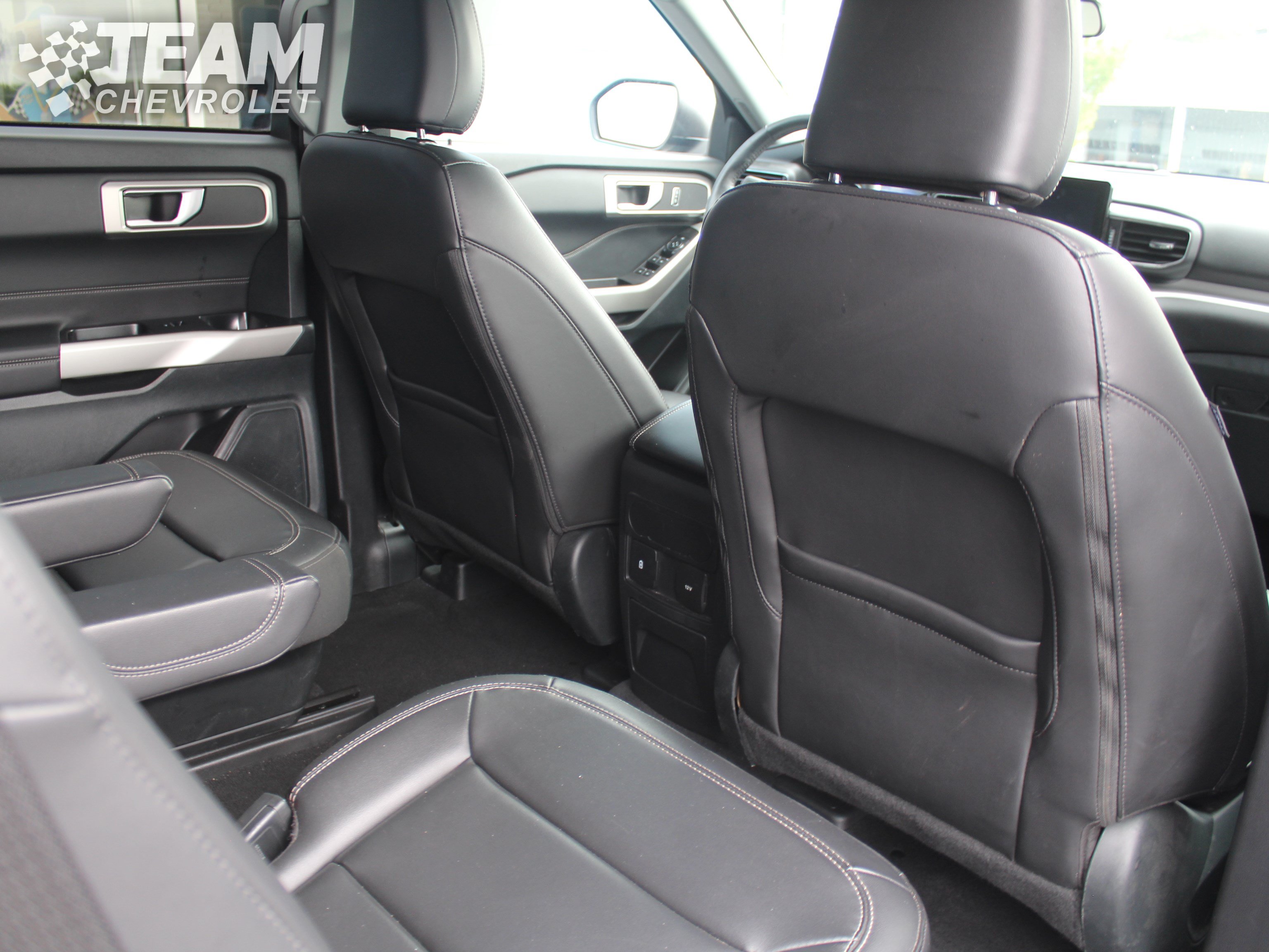 Used 2024 Ford Explorer XLT w/ Equipment Group 202A AWD/4WD image 24