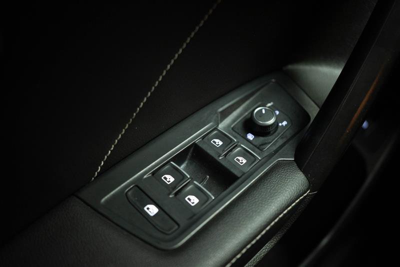 Used 2022 Volkswagen Tiguan SE w/ Panoramic Sunroof Package image 28