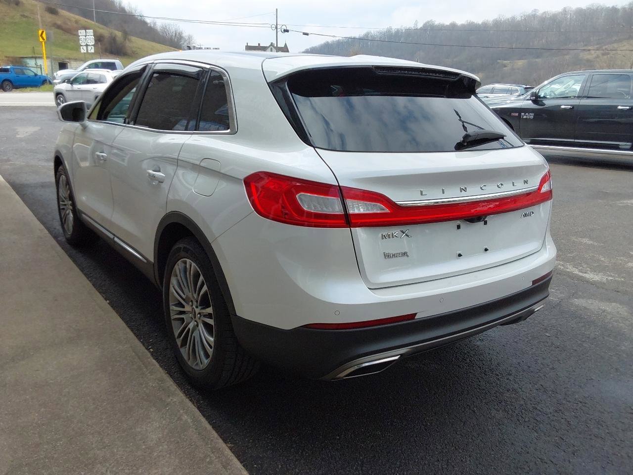 Used 2016 Lincoln MKX Reserve w/ Climate Package image 5