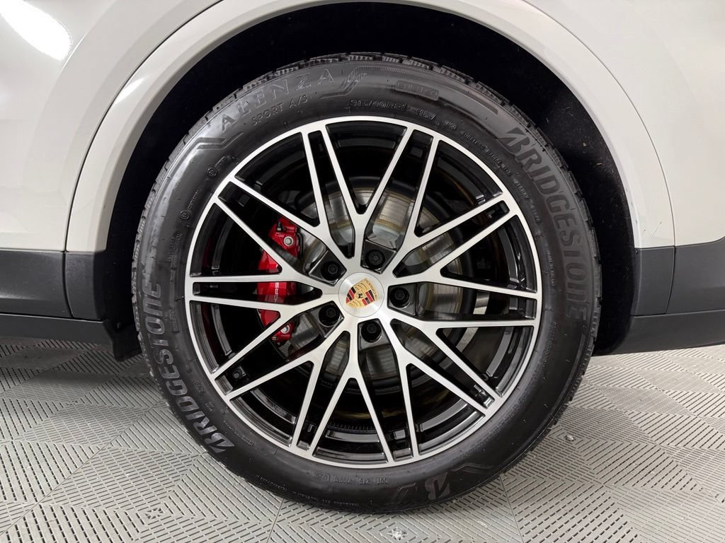 Certified 2025 Porsche Cayenne S AWD/4WD image 12