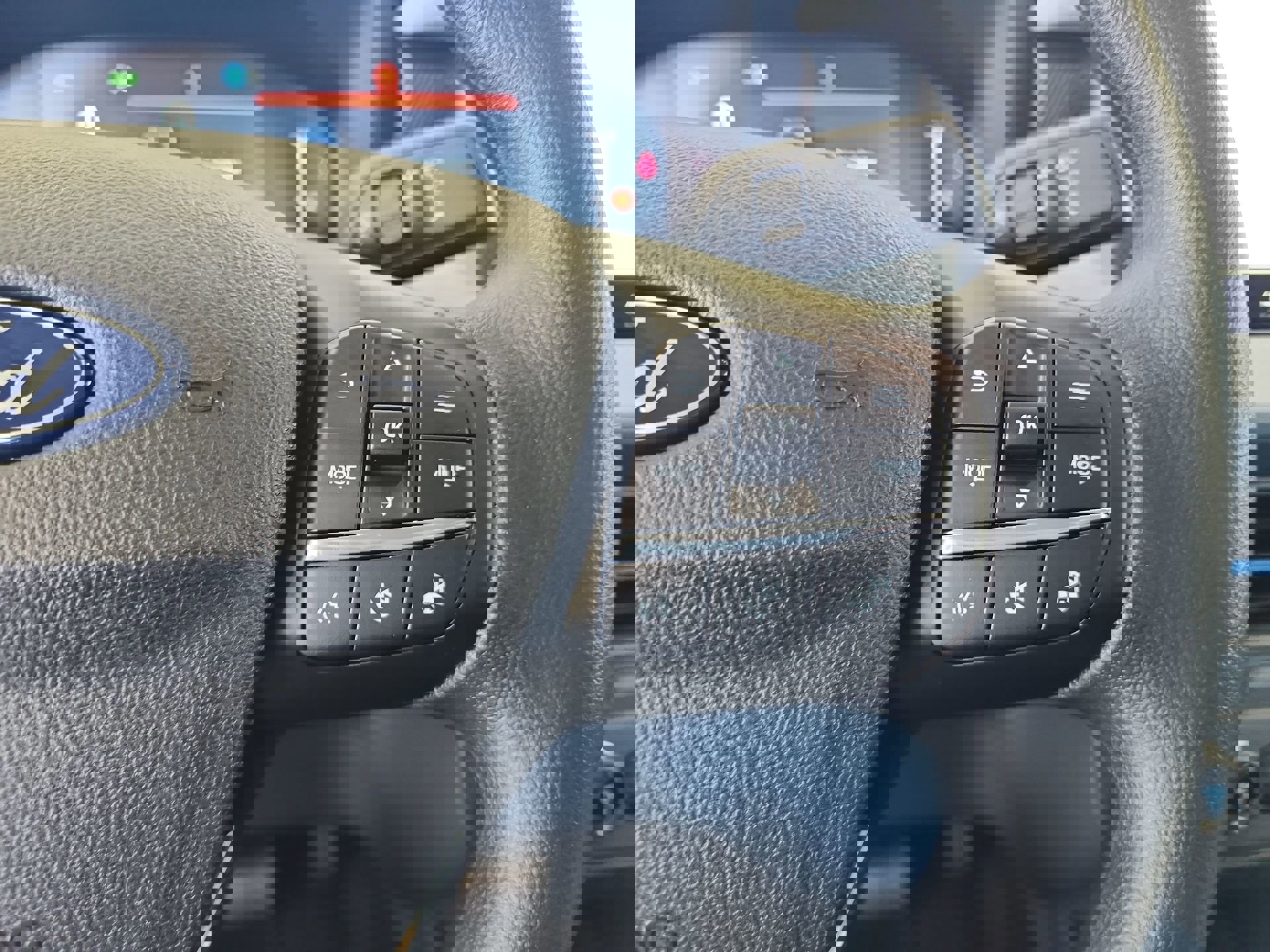 New 2025 Ford Maverick XLT image 30