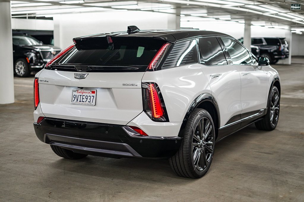 Used 2025 Cadillac Optiq Sport 2 image 2