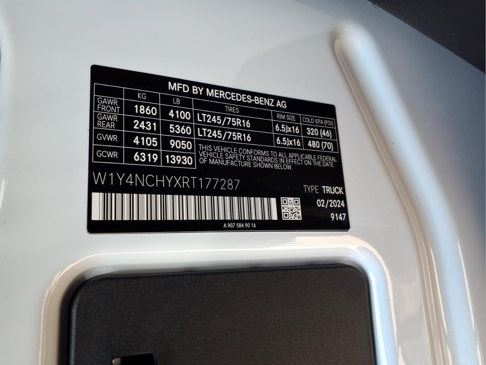 Used 2024 Mercedes-Benz Sprinter 2500 image 34