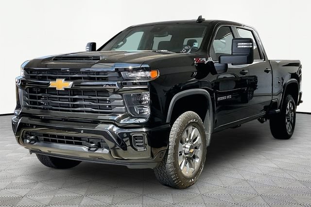 Used 2025 Chevrolet Silverado 2500 Custom w/ Custom Value Package AWD/4WD image 3