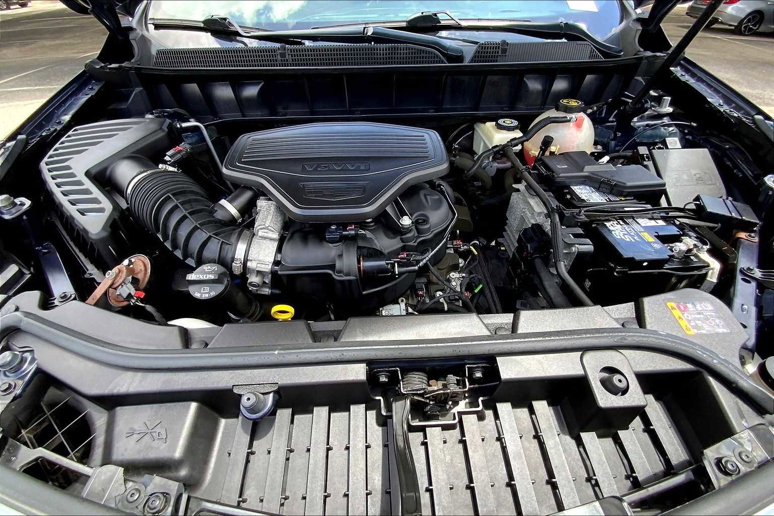 Used 2018 Cadillac XT5 Luxury w/ Driver Awareness Package image 59