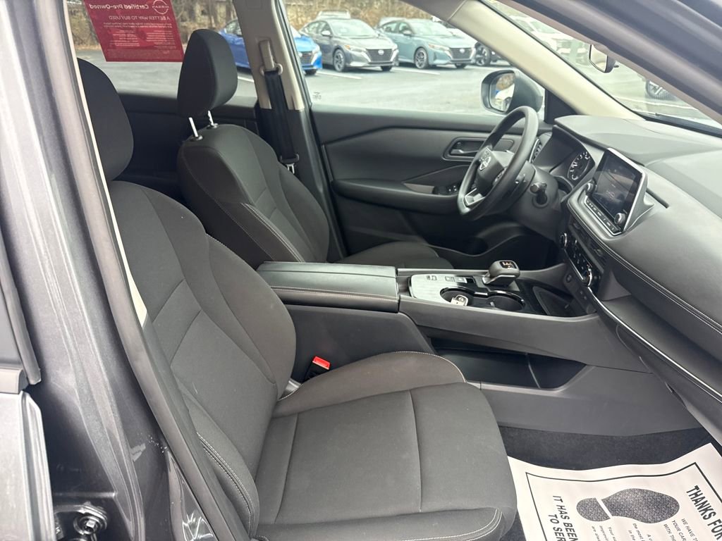 Used 2025 Nissan Rogue S image 31