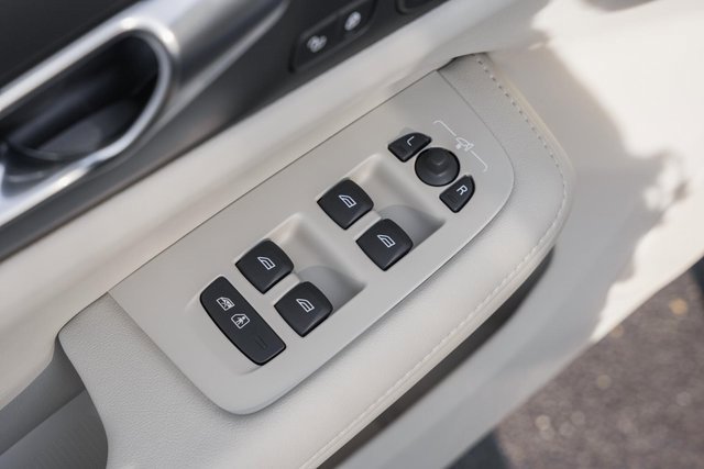 New 2026 Volvo V60 B5 Cross Country Plus w/ Protection Package Premier image 35