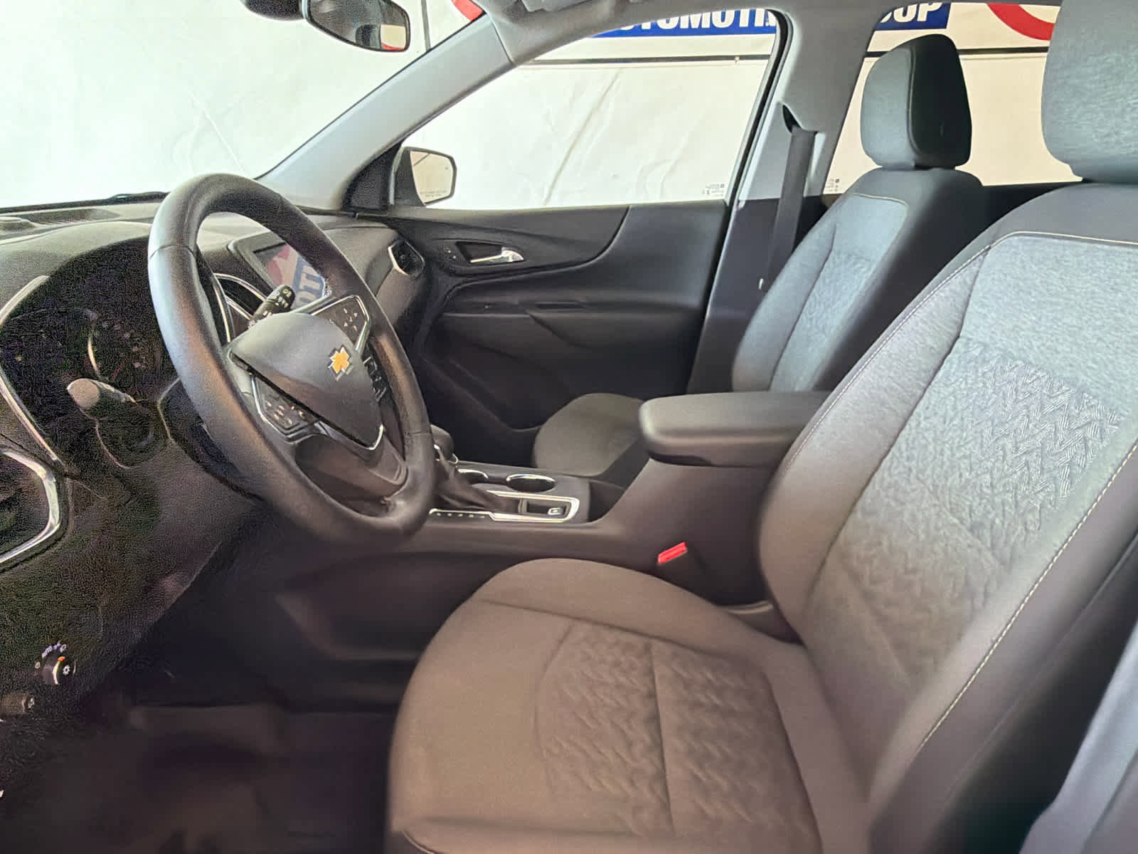 Used 2024 Chevrolet Equinox LT w/ LPO, Floor Liner Package FWD image 15