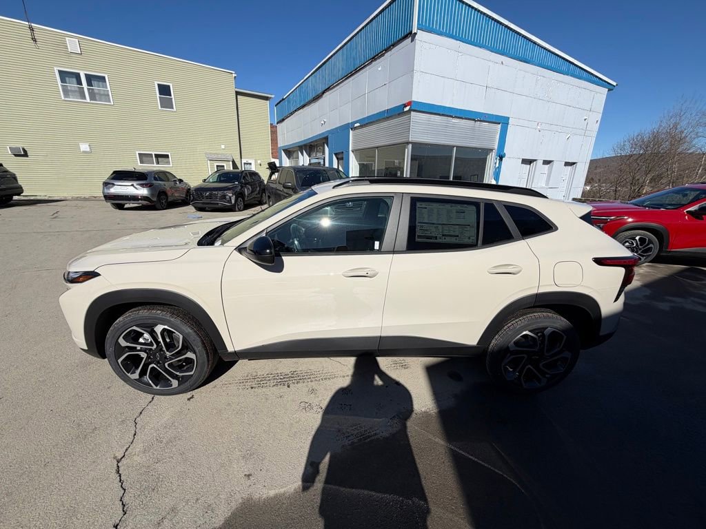 New 2026 Chevrolet Trax RS image 2