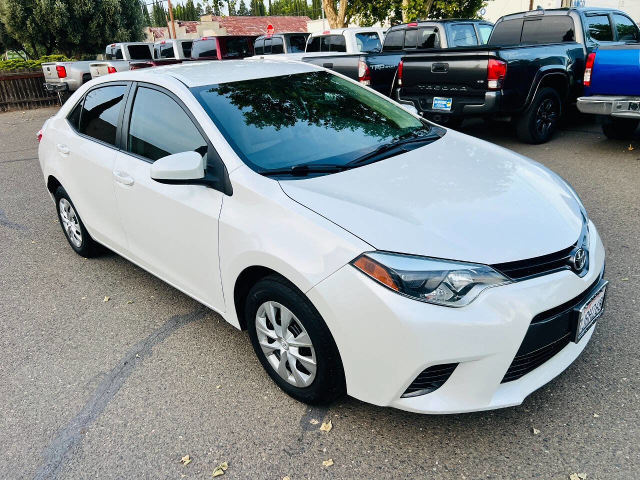 Used 2015 Toyota Corolla LE FWD image 2