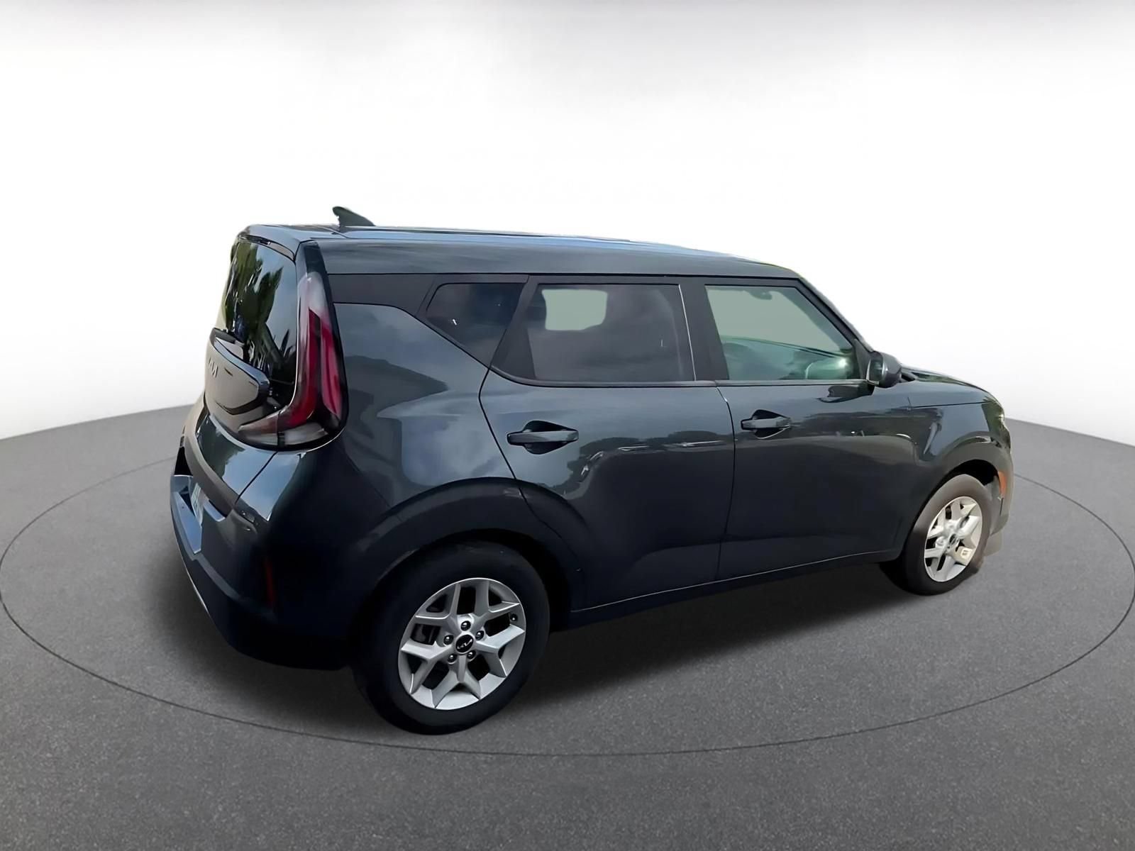 Used 2025 Kia Soul LX w/ LX Technology Package FWD image 14