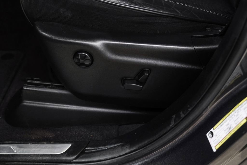 Used 2017 Jeep Grand Cherokee Overland w/ Jeep Active Safety Group RWD image 35