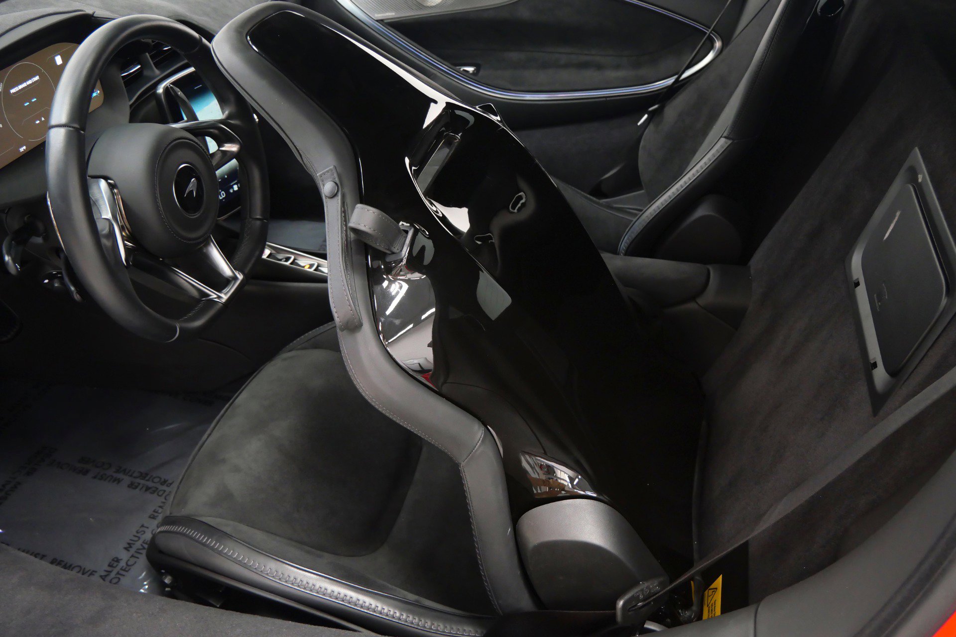 Used 2024 McLaren Artura image 31