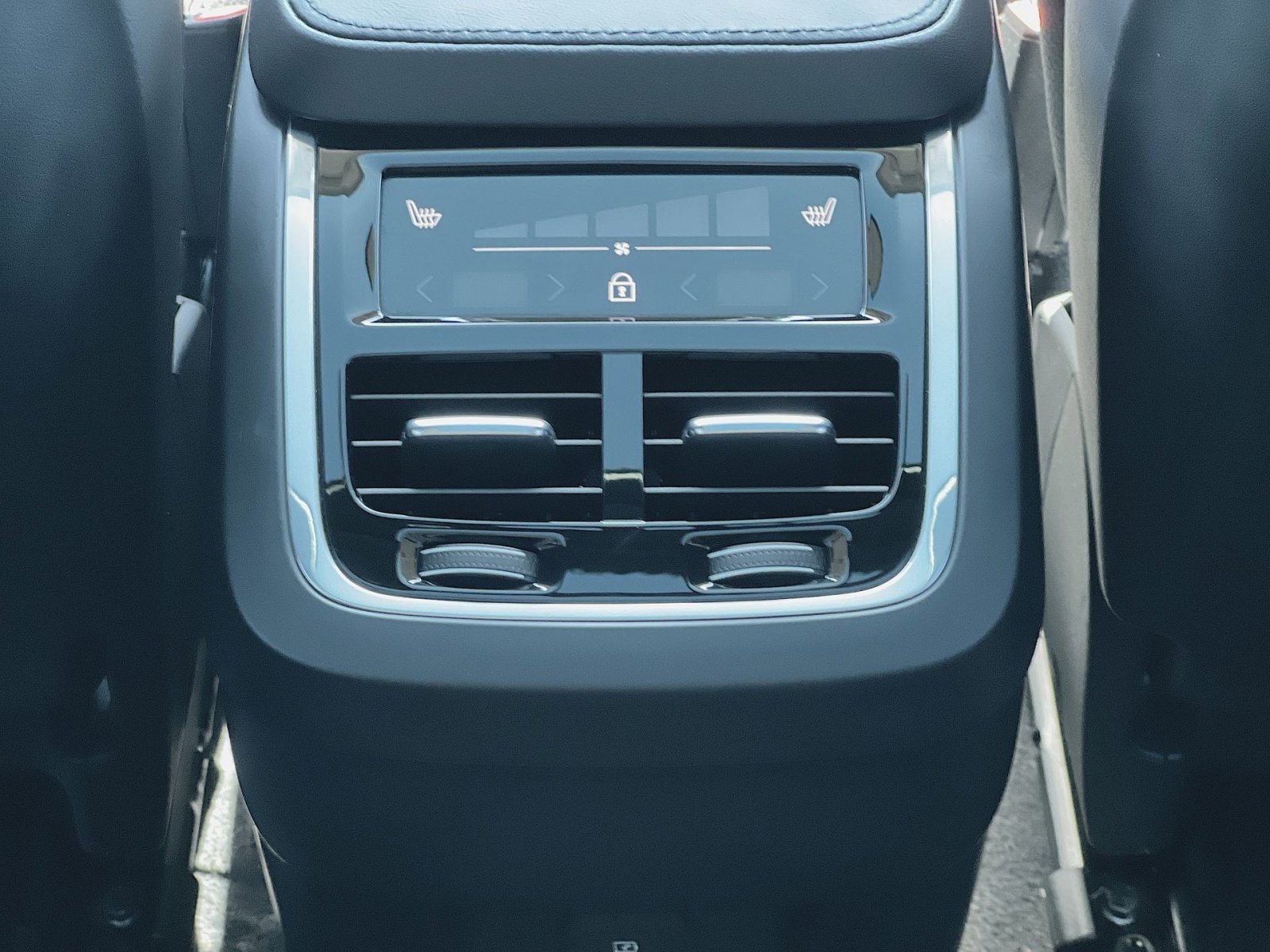 Certified 2023 Volvo XC90 B6 Plus w/ Protection Package Premier AWD/4WD image 31