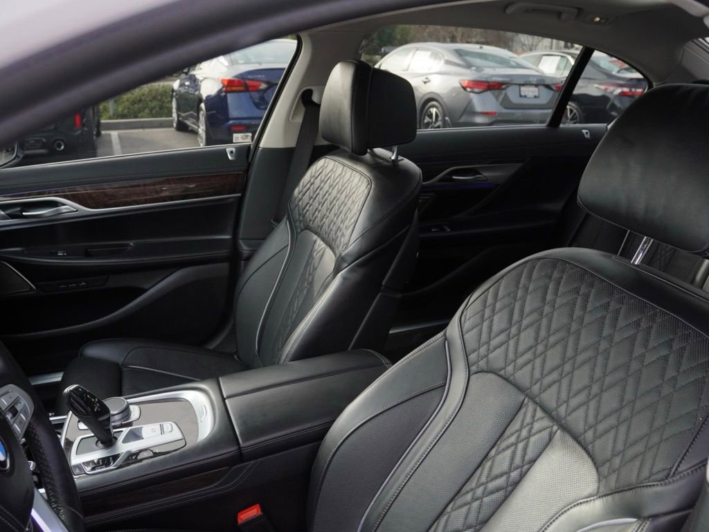 Used 2022 BMW 750i xDrive image 16