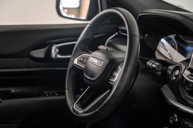 Used 2023 Jeep Compass Limited image 11