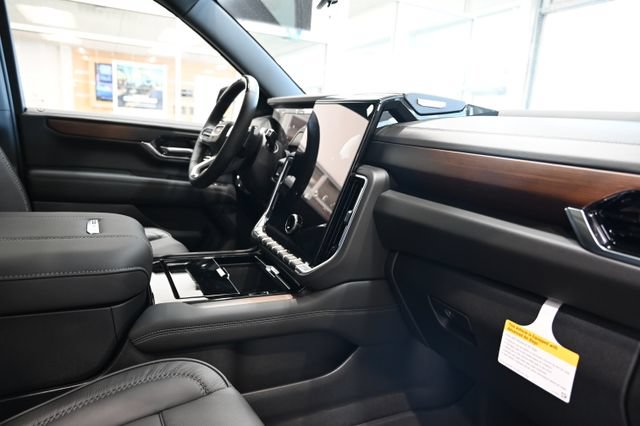 New 2026 GMC Yukon XL Denali w/ Denali Reserve Package AWD/4WD image 16