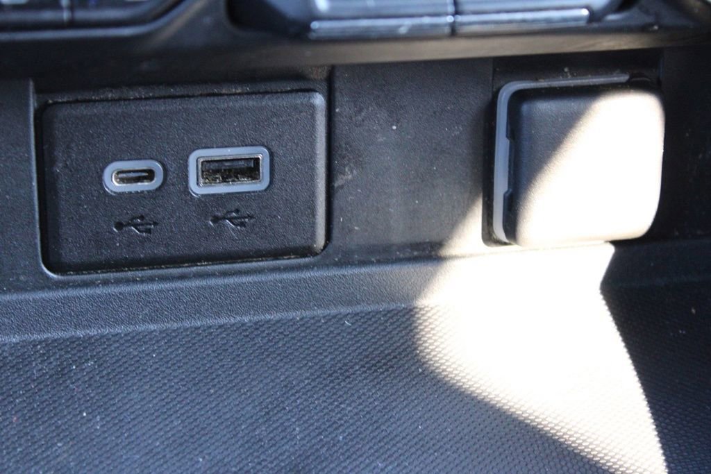 Used 2021 Chevrolet Suburban High Country image 46