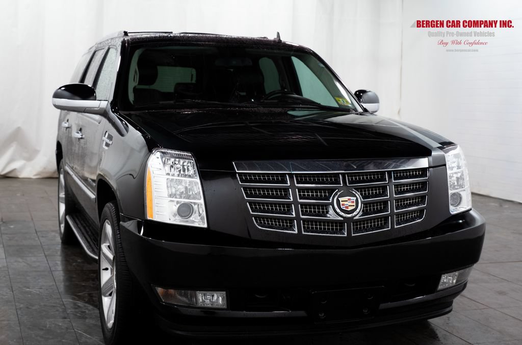 Used 2014 Cadillac Escalade Luxury AWD/4WD image 1