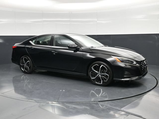 Used 2024 Nissan Altima 2.5 SR FWD image 3