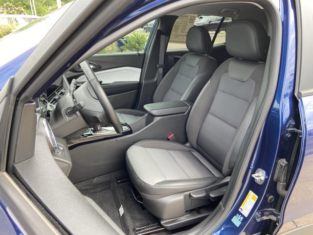 Used 2024 Chevrolet Trax LT w/ Driver Confidence Package FWD image 19