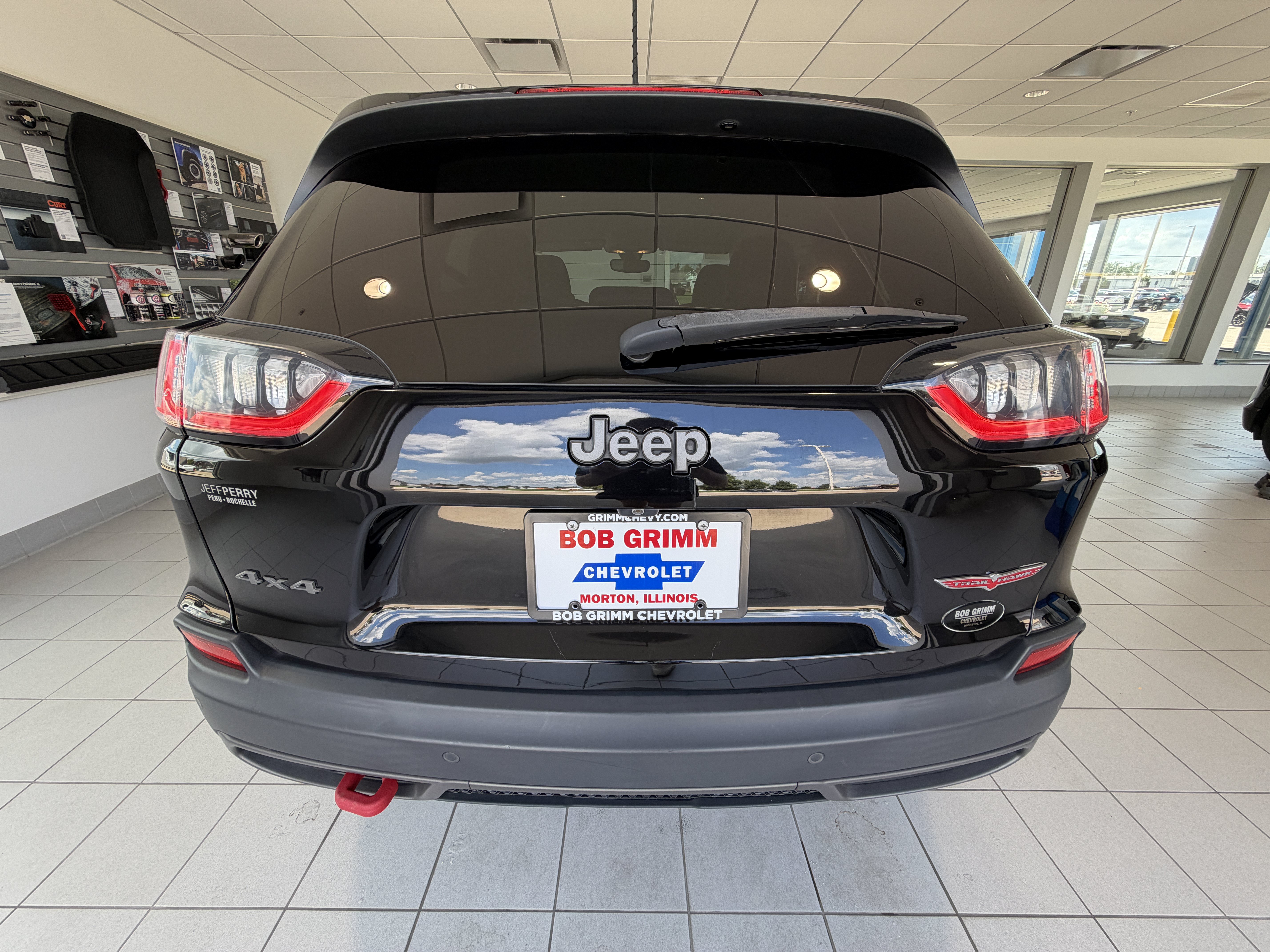 Used 2020 Jeep Cherokee Trailhawk w/ Cold Weather Group AWD/4WD image 8